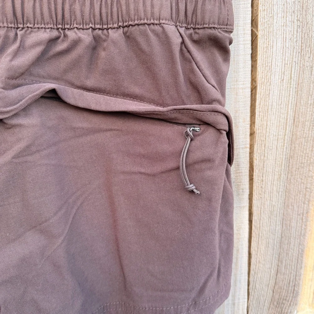 Avalanche Women's Athletic Shorts in Brown Size XS.